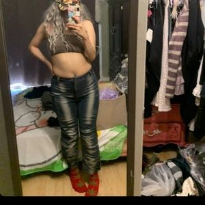 Super rad washed out y2k mid rise pants  . Size 2 . Model is 5'3